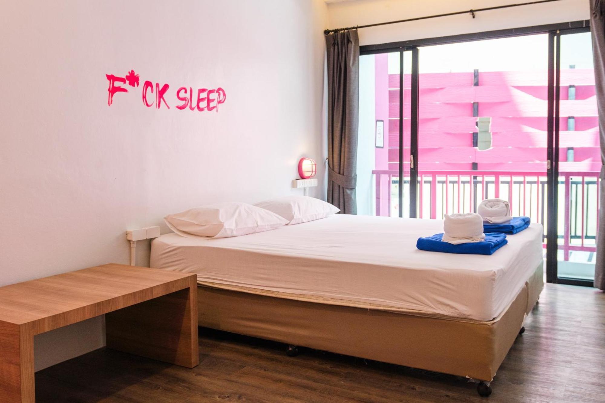 Slumber Surf Phuket Kata Hostel Buitenkant foto