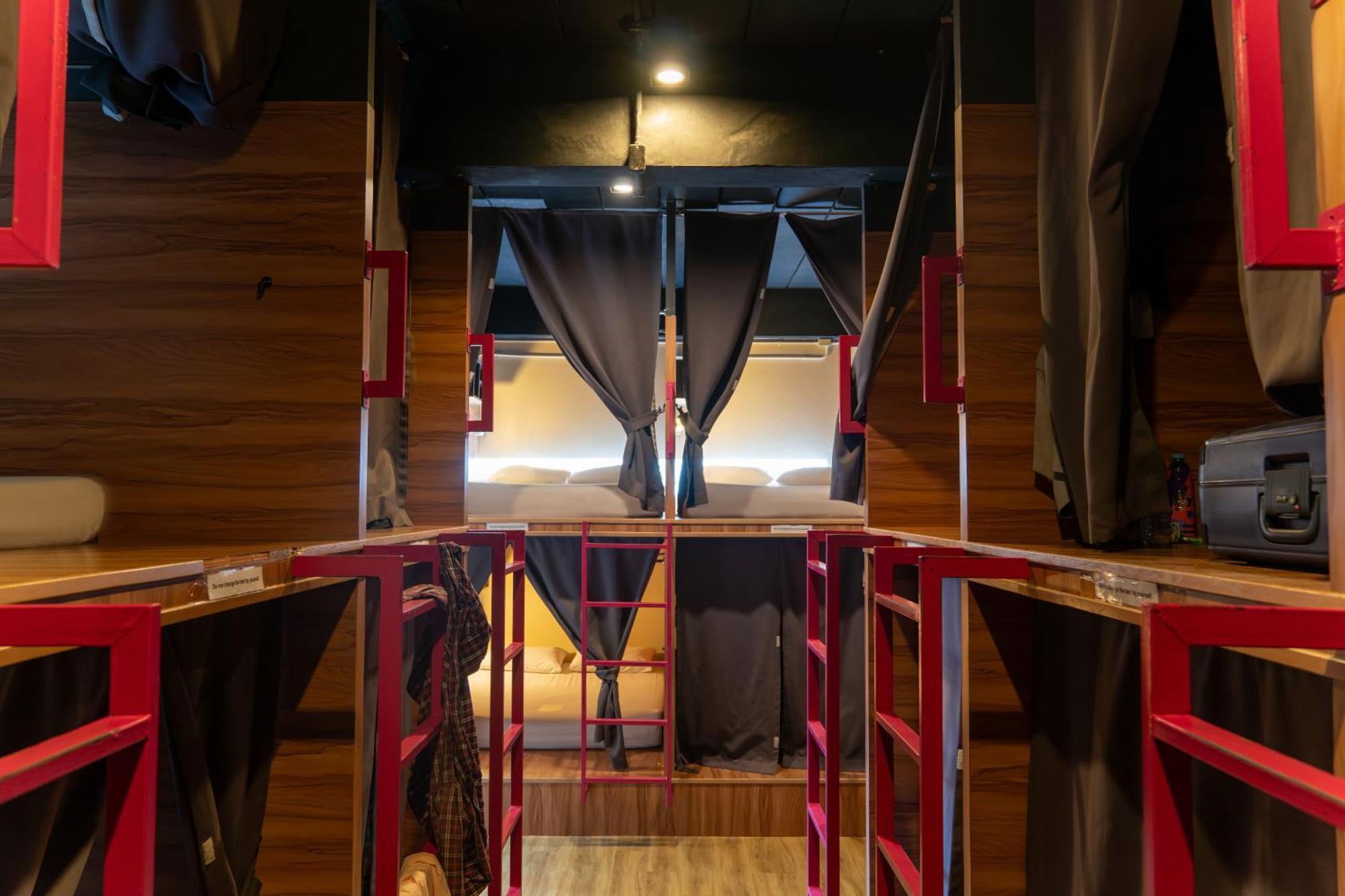 Slumber Surf Phuket Kata Hostel Buitenkant foto