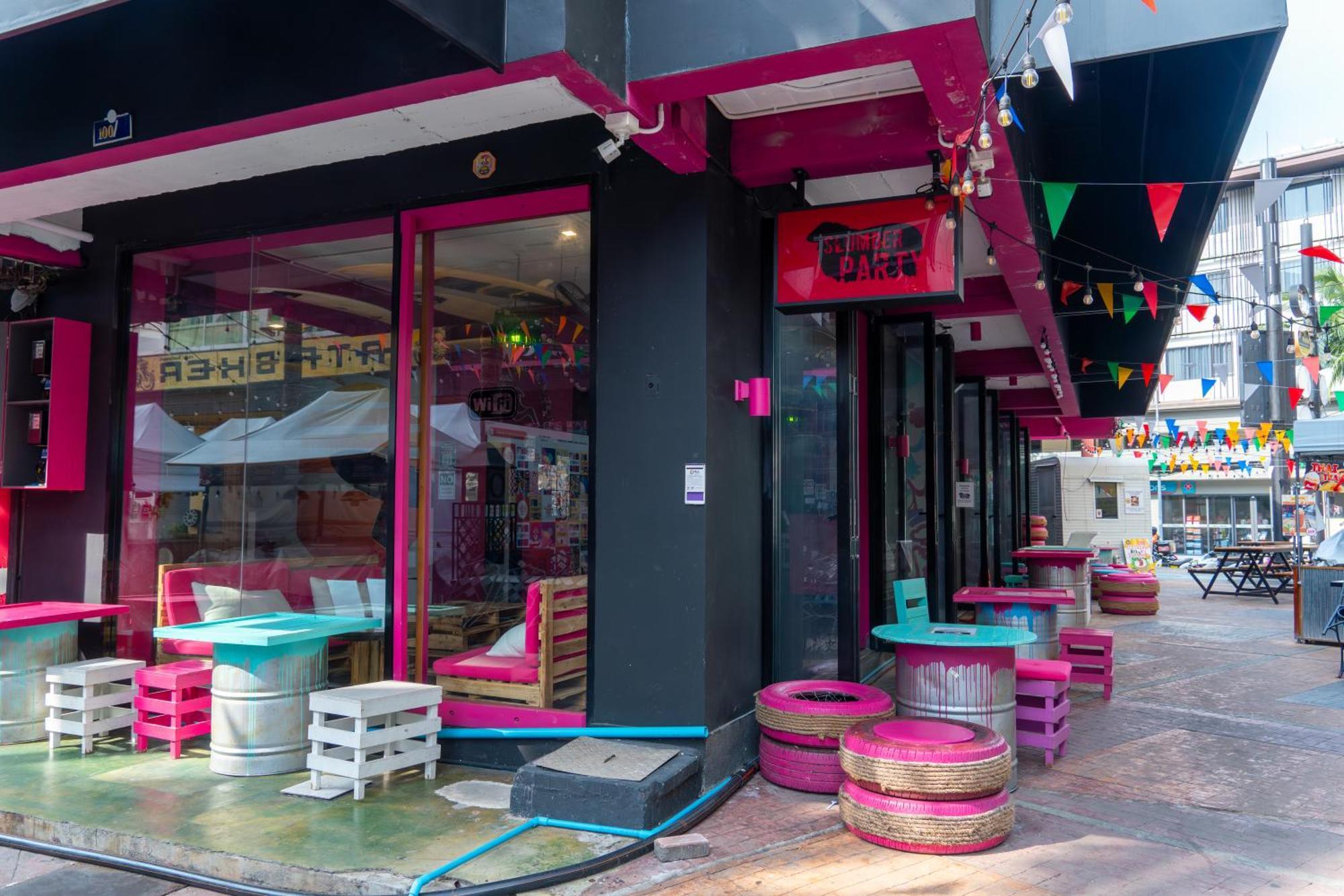 Slumber Surf Phuket Kata Hostel Buitenkant foto