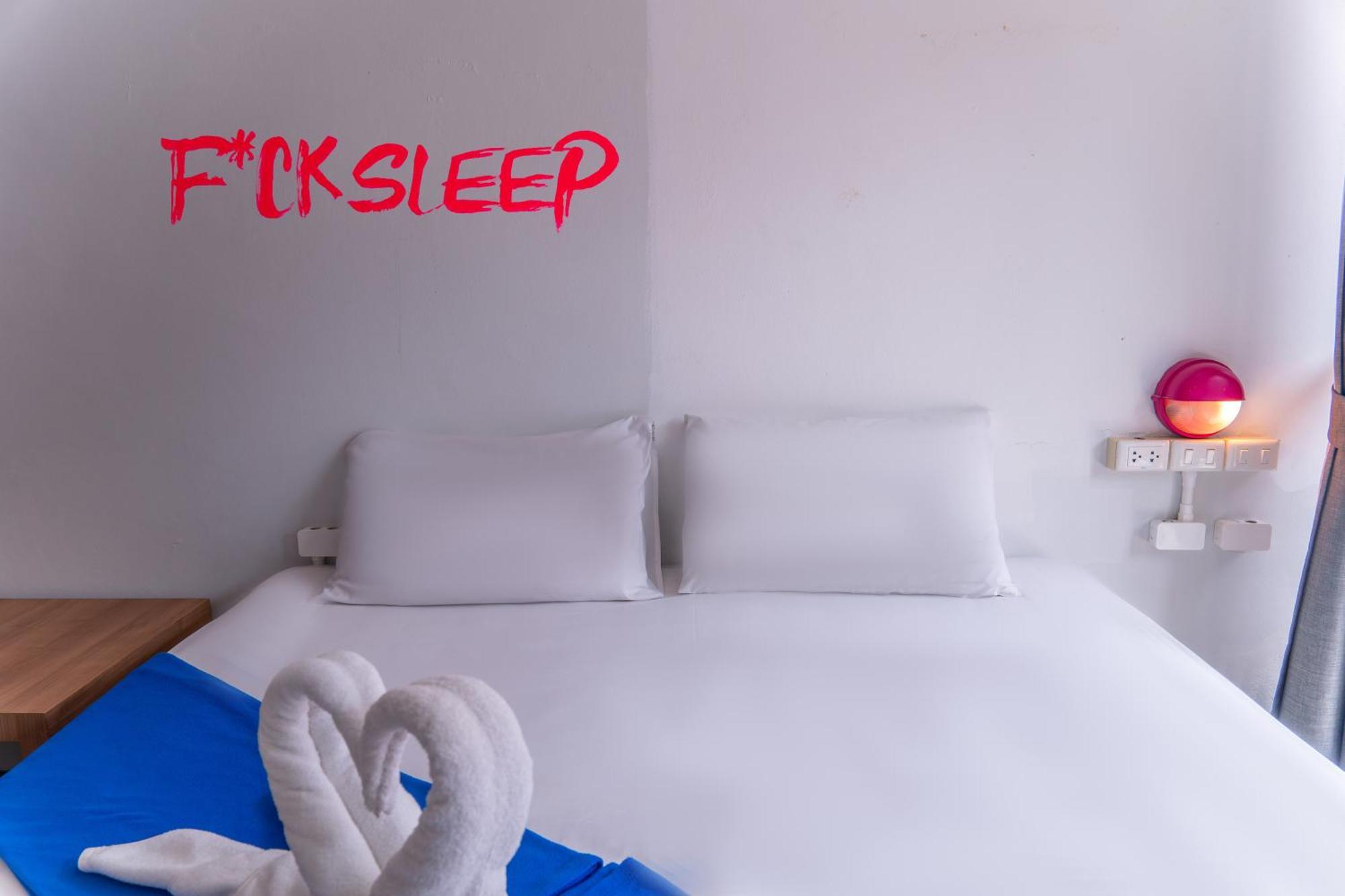 Slumber Surf Phuket Kata Hostel Buitenkant foto