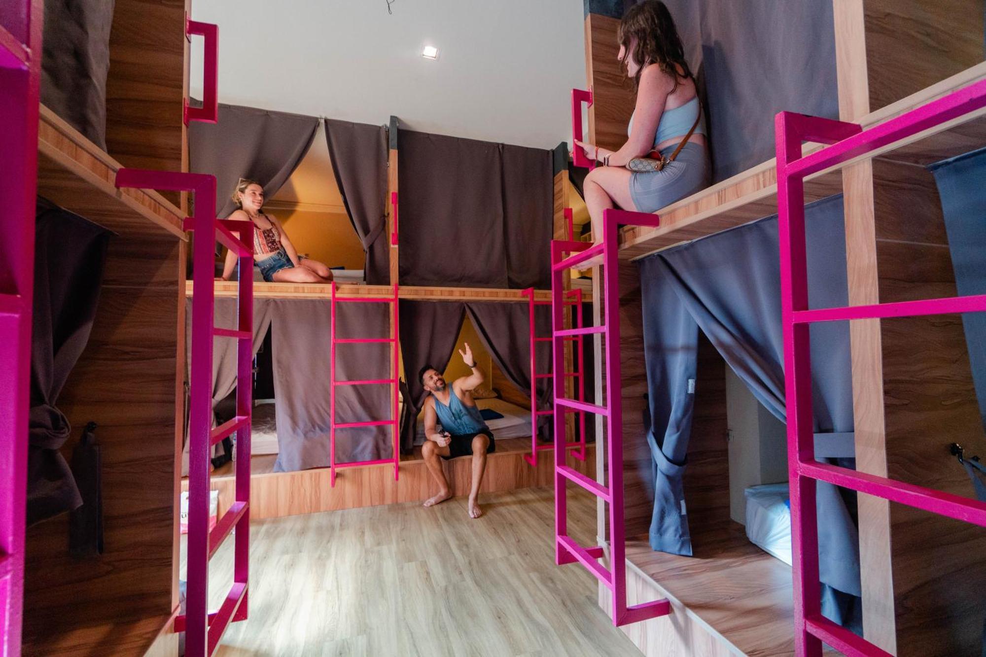 Slumber Surf Phuket Kata Hostel Buitenkant foto