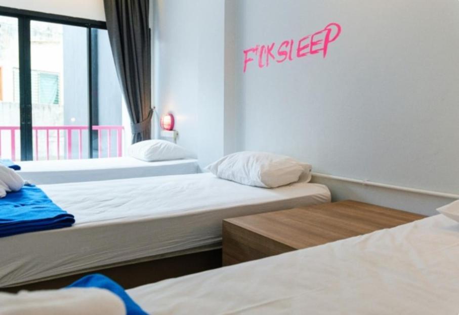 Slumber Surf Phuket Kata Hostel Buitenkant foto